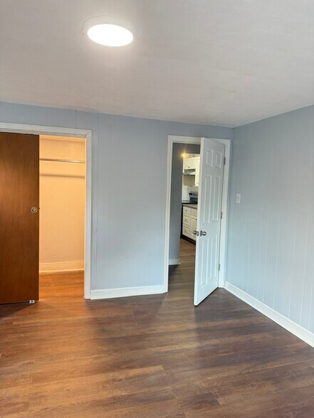 Building Photo - 461 Aiken Ave