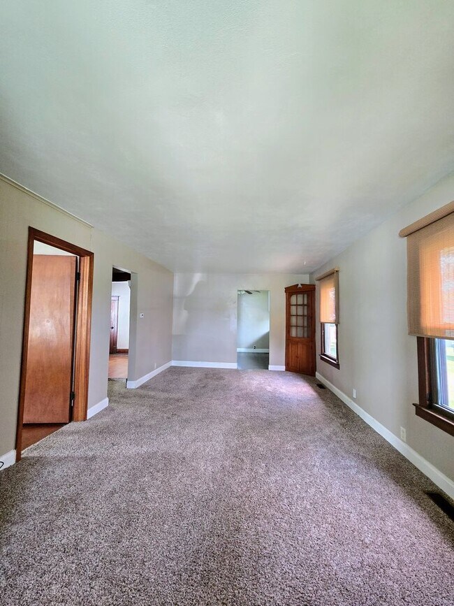 Building Photo - 2 bedroom 1 bath