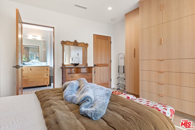 Building Photo - 11314 Homedale St