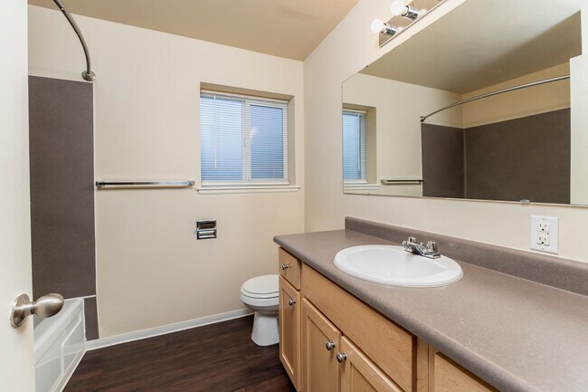 1 Bedroom 576 Sq Ft - 601 Jackson Apartments