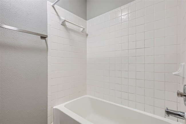 Building Photo - Charming 3/2/2 with Private Fenced Backyard!