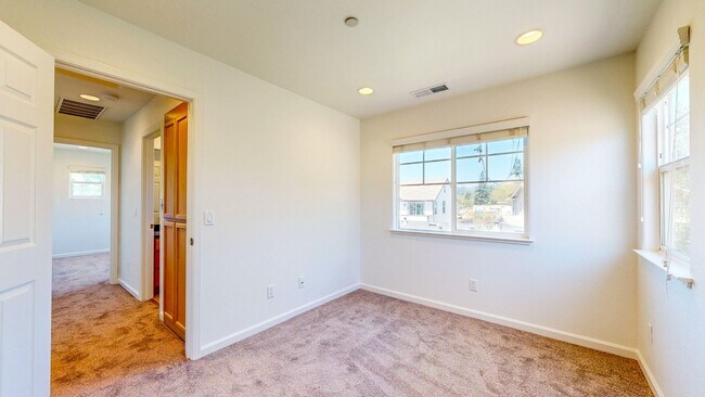 Building Photo - Rincon Valley FIVE Bedroom Three Bathroom Single Family Home!
