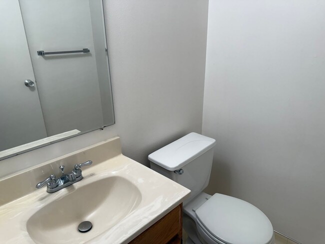 Building Photo - SPACIOUS 3 BEDROOM CONDO IN THE MEADOWS HOA – TERRA LINDA