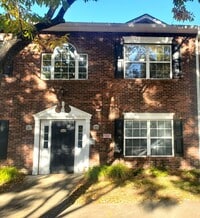 Building Photo - Available now! Lake-area living, 2 Bedroom Apartment