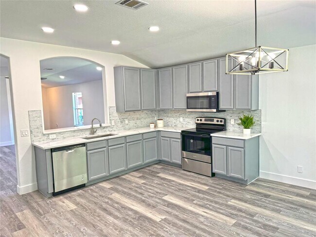 Building Photo - 5201 Bantom Woods Bend