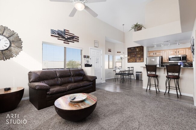 Building Photo - Beautiful 3-bedroom 2-bathroom located in ...