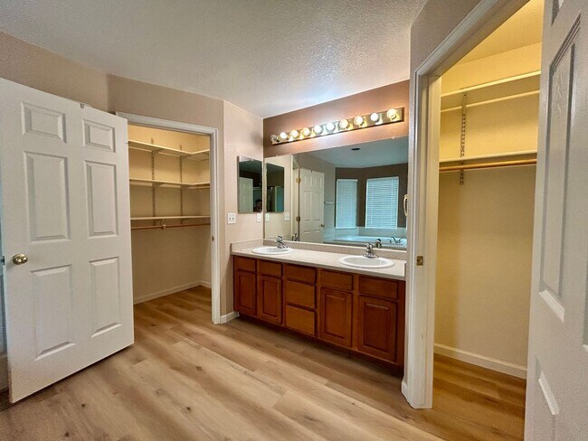 Building Photo - Spacious 3Bd Home in the Broadlands