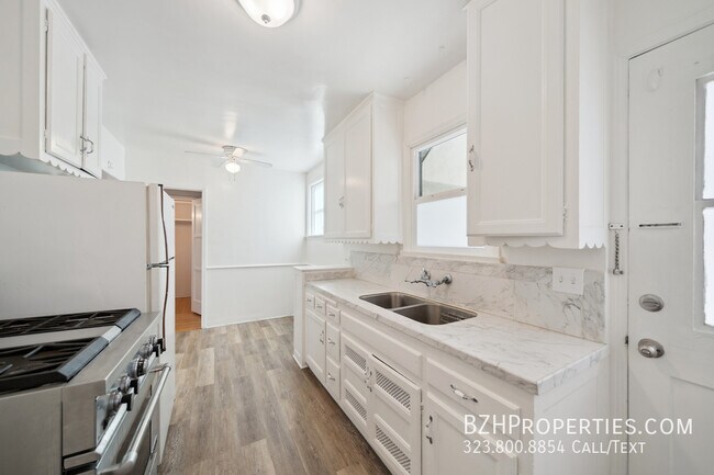 Building Photo - 1406 N Mansfield Ave