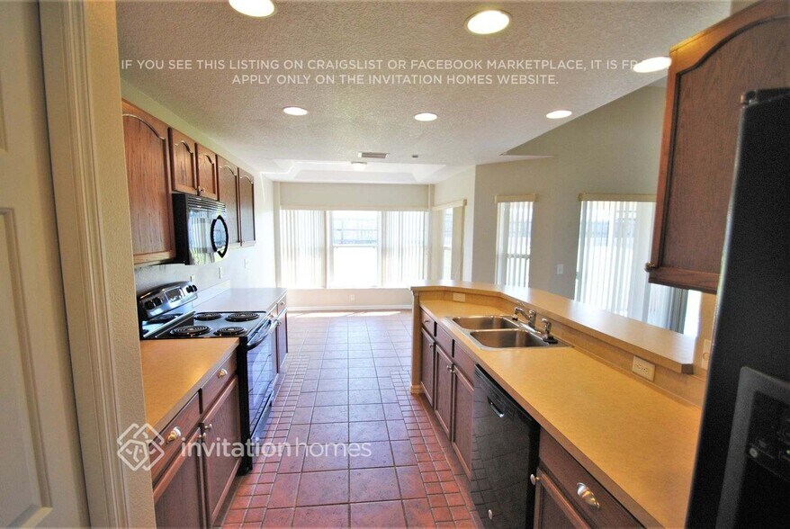 Building Photo - 13343 Biscayne Dr