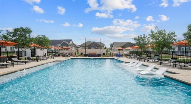 Building Photo - 2600 N Lake Forest Dr