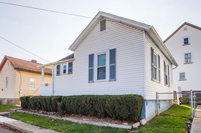 Building Photo - Recently Renovated Home in Coraopolis
