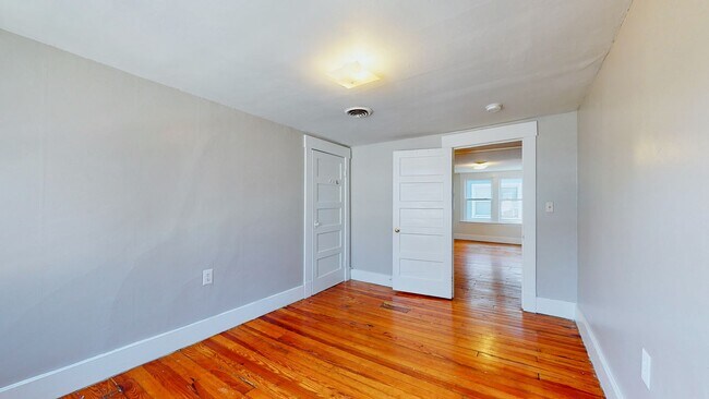 Building Photo - Spacious Apartments in Prime East Rock by East Rock Park!