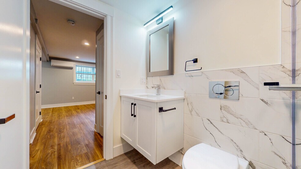 Building Photo - 131 Sherman St