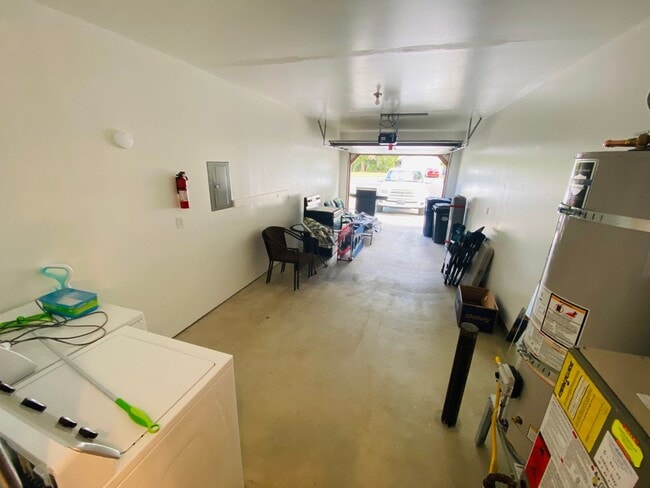 Building Photo - Quiet Duplex in Mount Vernon Neighborhood