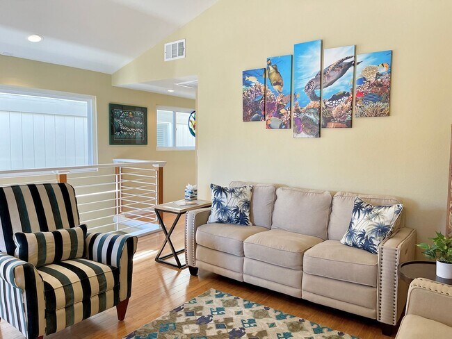 Building Photo - 3 Bedroom + 2 Bathroom Home | Hollywood Beach | Oxnard | Fully Furnished