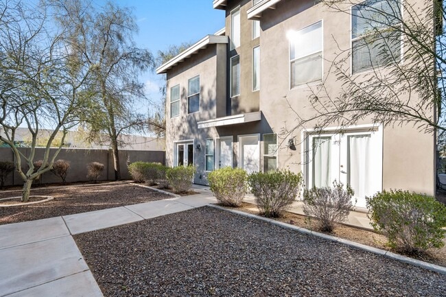 Primary Photo - Roosevelt West Townhomes