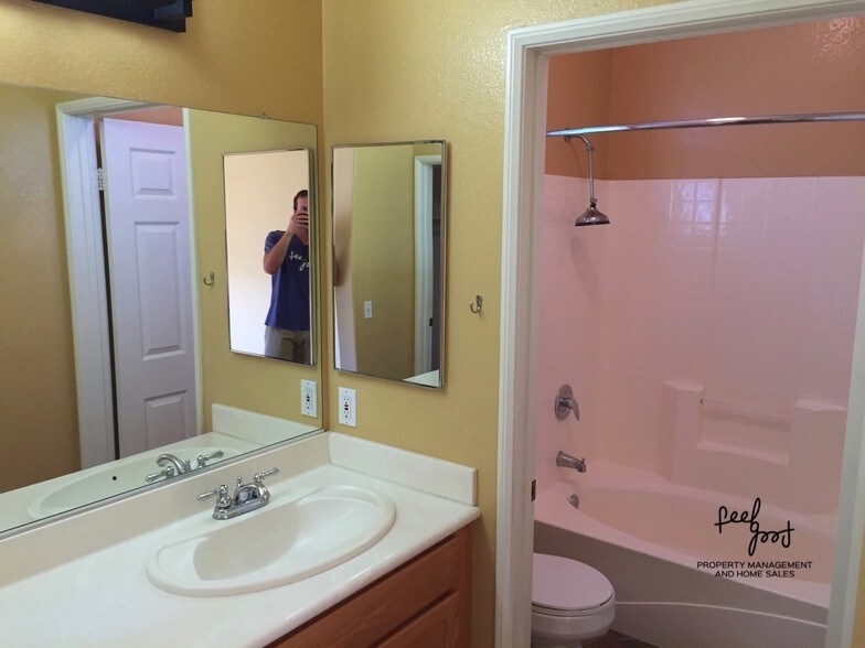 Building Photo - 305 Diamante Way