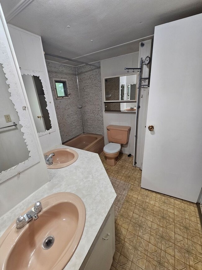 Building Photo - Cute 1BED/1BATH Available now!