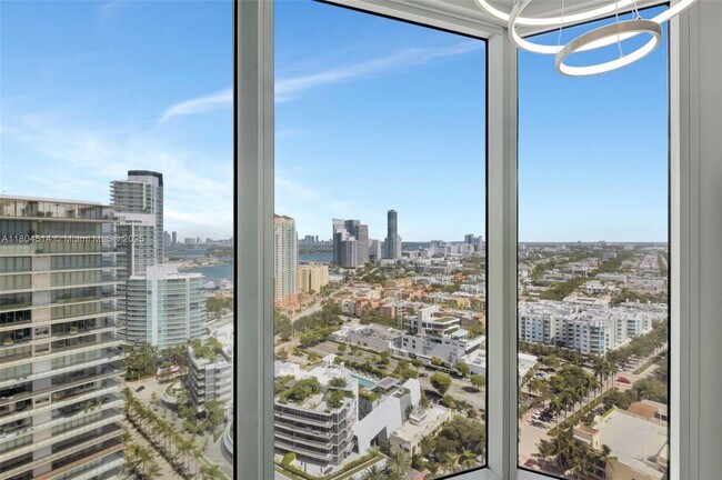 Building Photo - 300 South Pointe Dr