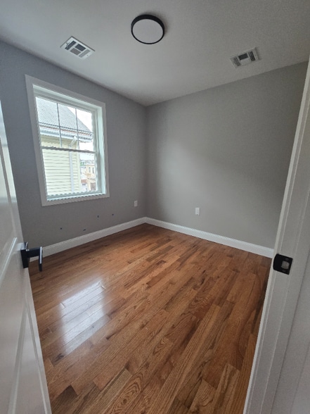 Building Photo - 13 Barstow St