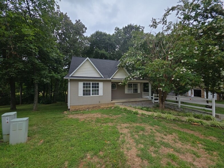 Building Photo - 982 Emily Ln