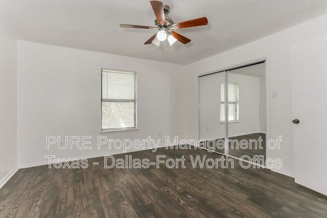 Building Photo - 940 Southmoor Dr