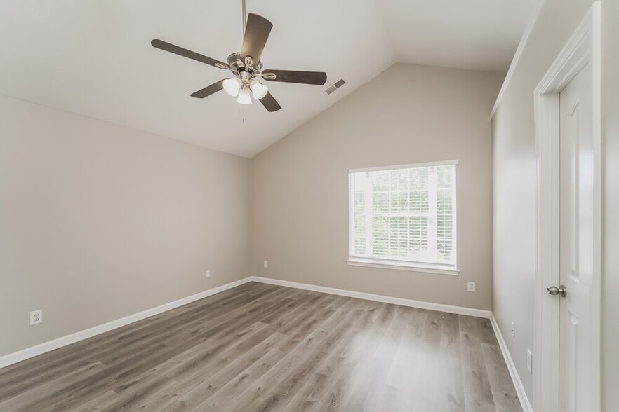 Building Photo - 3910 Hunter Hill Ln