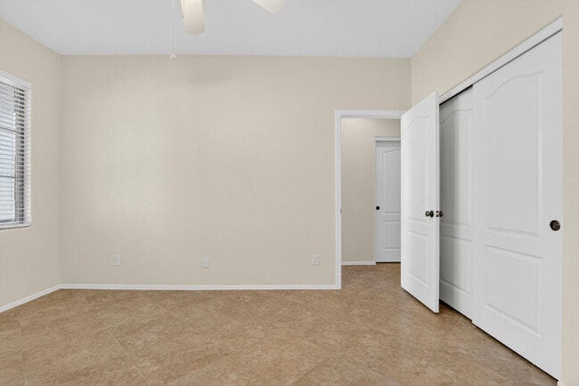 Building Photo - 18711 E Raven Dr