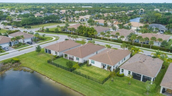 Building Photo - 7410 SW Harbor Cove Dr