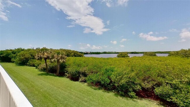 Building Photo - 6495 Shoreline Dr