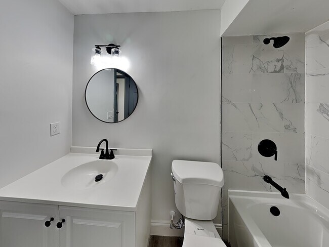 Building Photo - 9439 Lake Lotta Cir