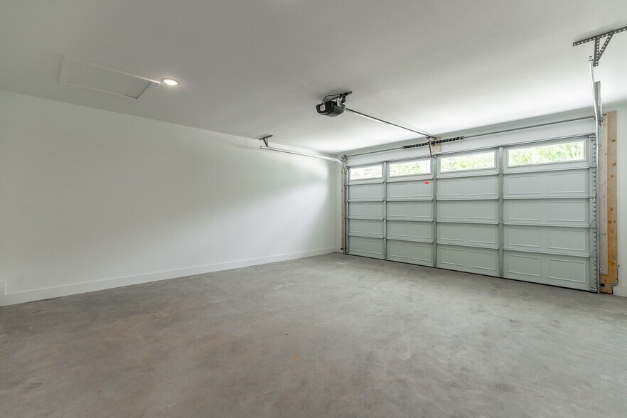 Building Photo - 4659 Heiskell Dr