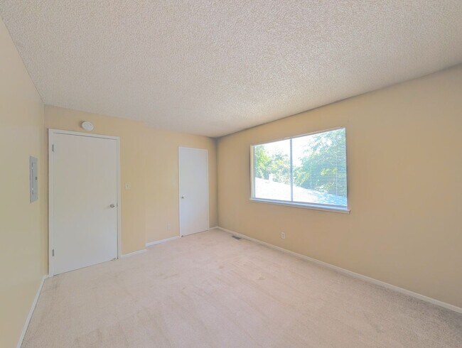 Building Photo - 6435 Greenback Ln