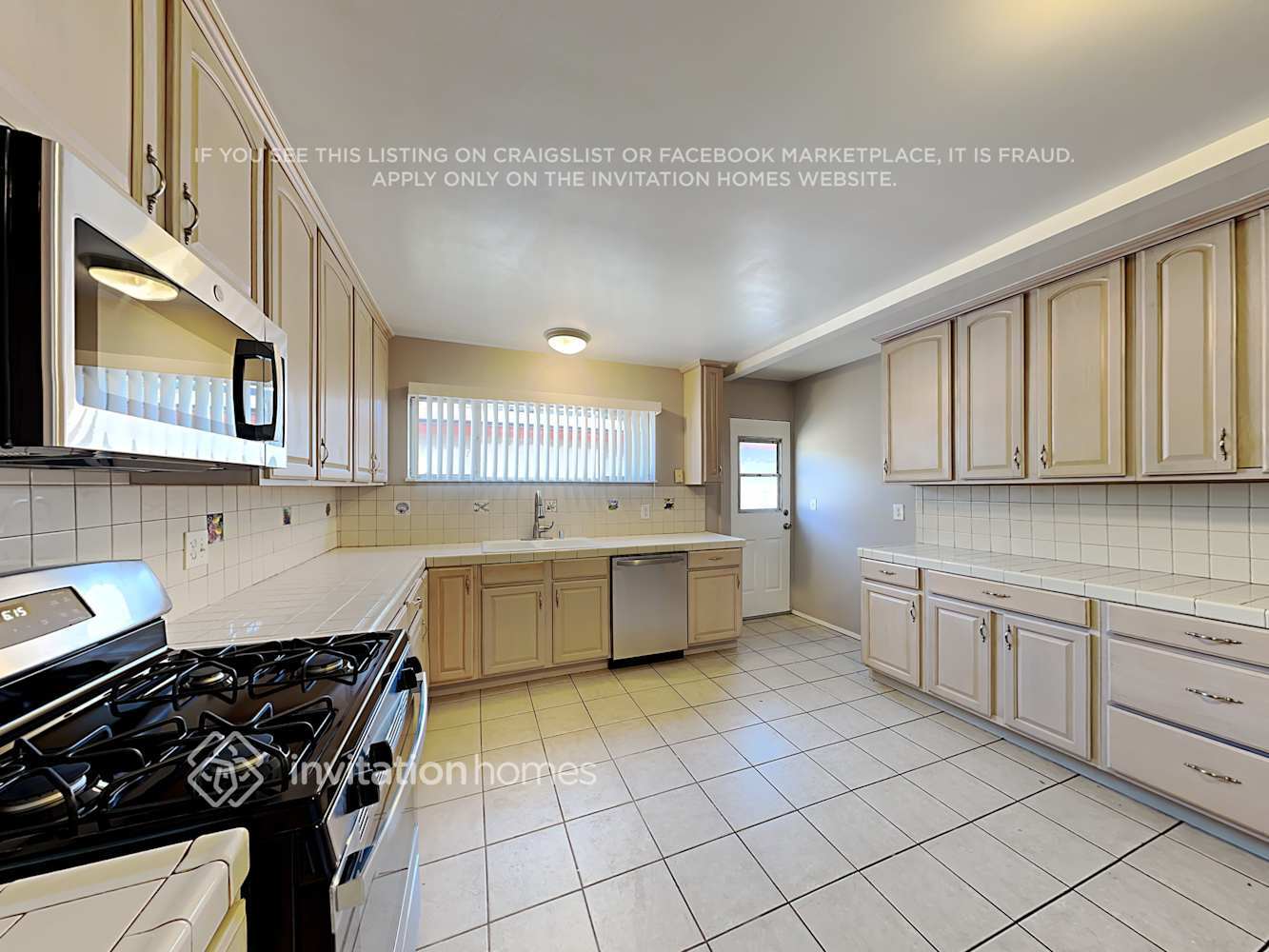 Building Photo - 852 N Parkside Dr