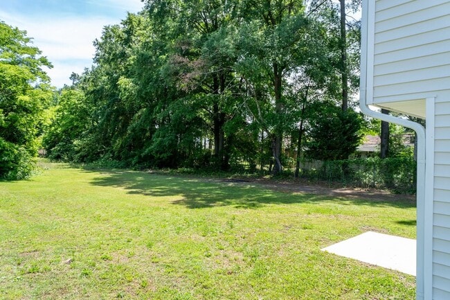 Building Photo - Modern Four Bedroom Home