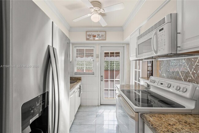 Building Photo - 800 NE 6th St