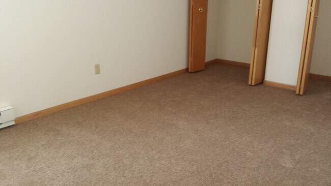 Building Photo - 2-Bedroom Apartment **AVAILABLE AUGUST 15TH**