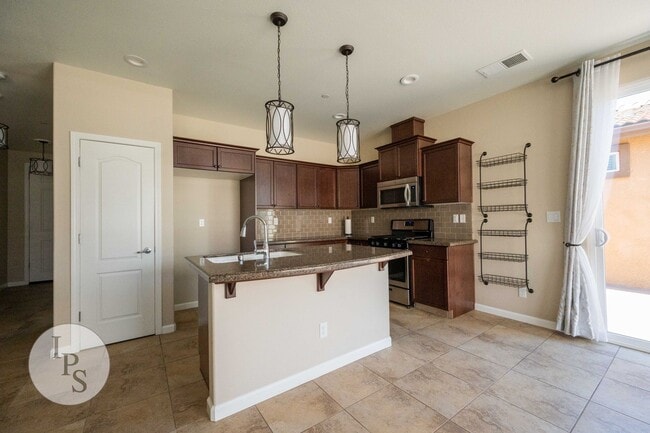 Building Photo - Copper Eastside Home, 2BR/2BA, CUSD, Gated...