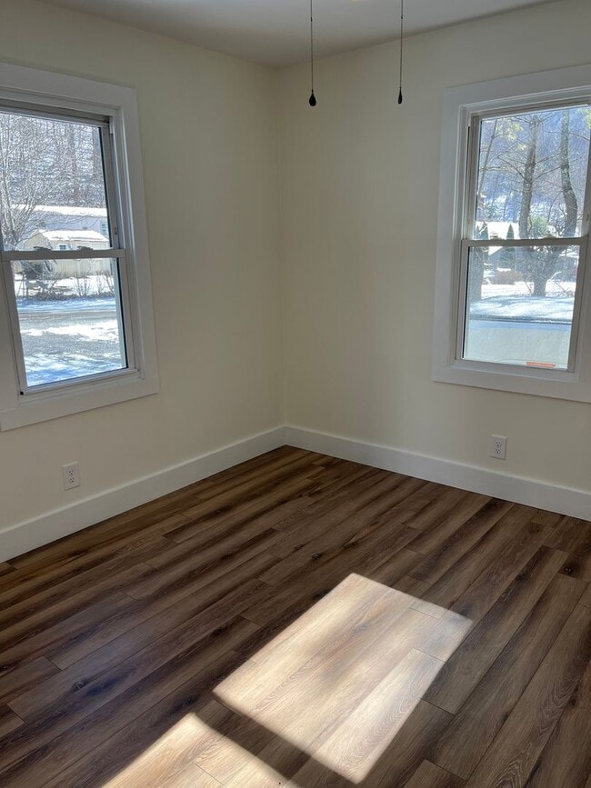 Building Photo - Modern Cottage Living Just Minutes from Downtown West Jefferson