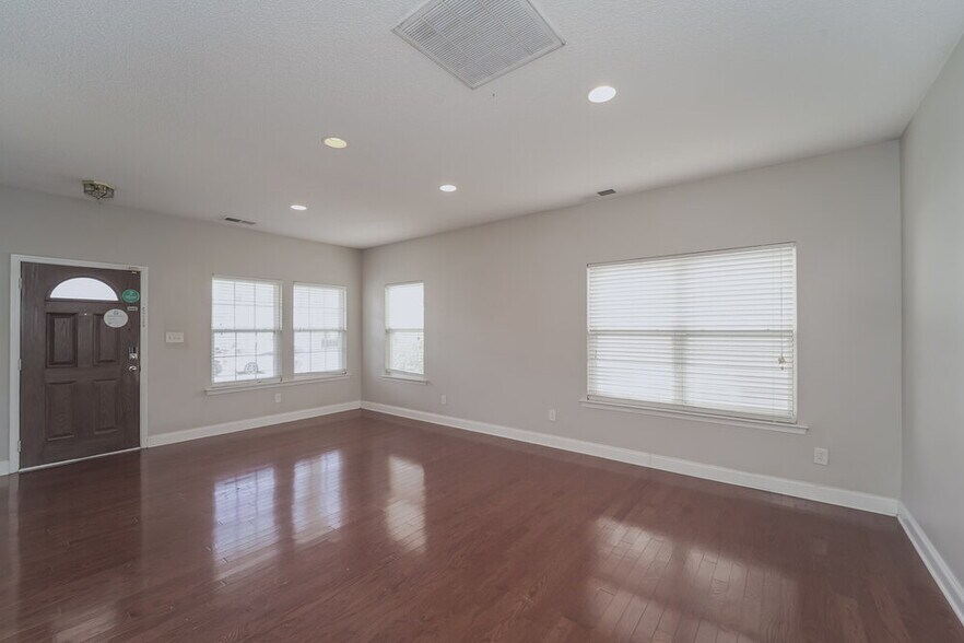 Building Photo - 13636 Coram Pl