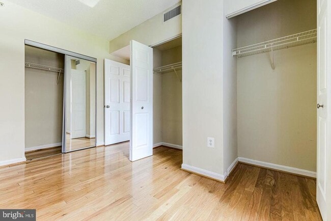 Building Photo - 3101 N Hampton Dr