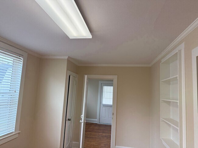 Building Photo - Lexington Office Space