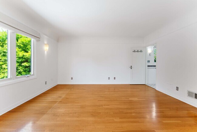 Building Photo - Incredible 4 bd 3 ba home- AVAILABLE SOON