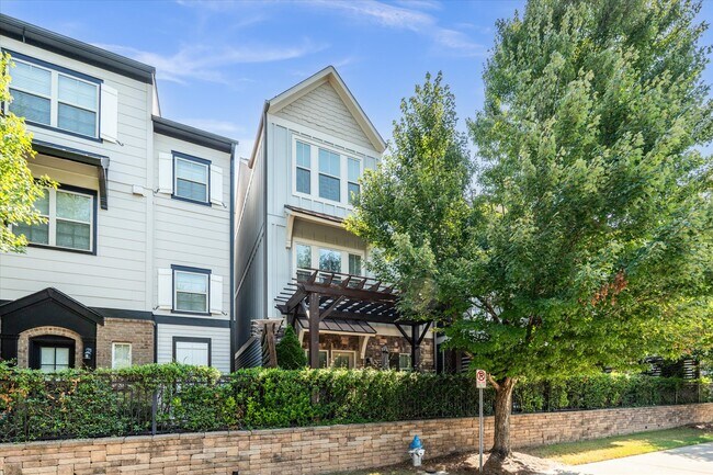 Building Photo - 1024 Moorewood Ln S E