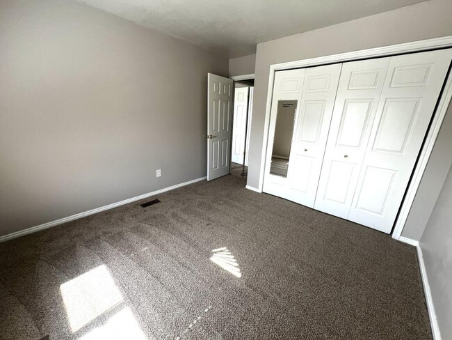 Building Photo - 676 E 3300 N