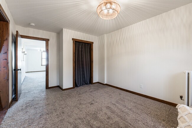 Building Photo - 318 W State St