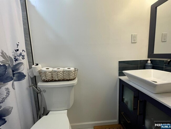 Building Photo - 11 Raymond Pl