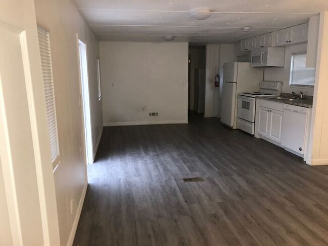 Building Photo - 1153 S Christiana Ave
