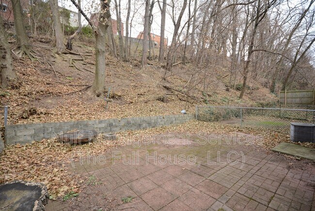Building Photo - 2025 Fairland St