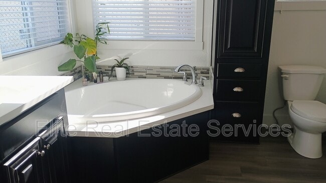 Building Photo - 1053 Madison Ave